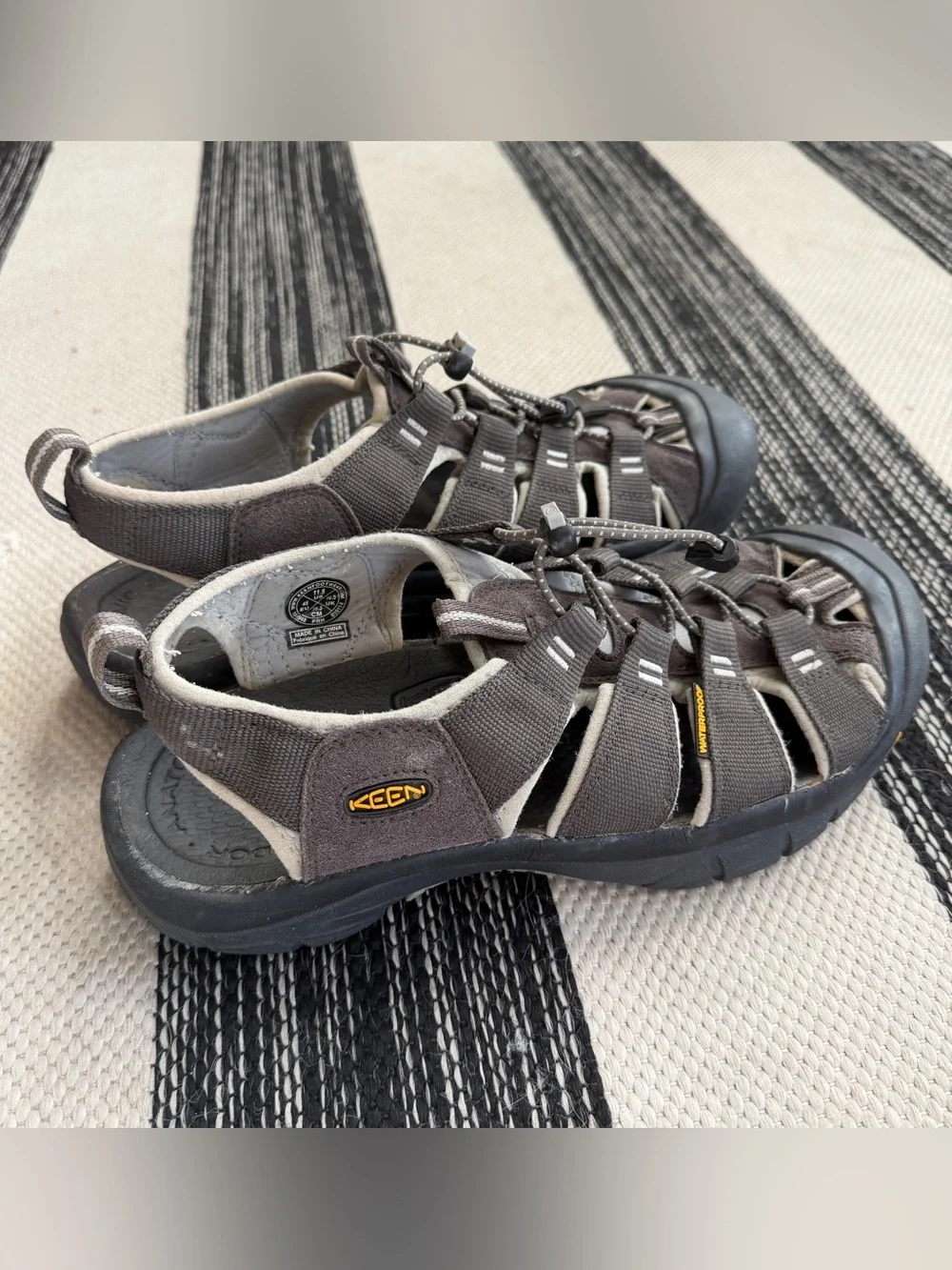 KEEN Sandals Men's Dark Gray/ Brown Whisper Outdoor Sandals Size 11.5